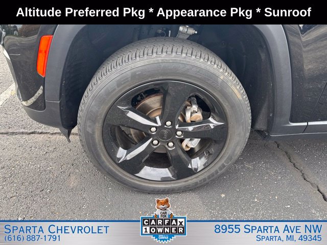 Used 2024 Jeep Grand Cherokee Altitude AWD/4WD image 9