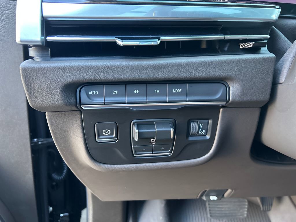 Certified 2026 Cadillac Escalade Luxury w/ LPO, Floor Liner Package image 31