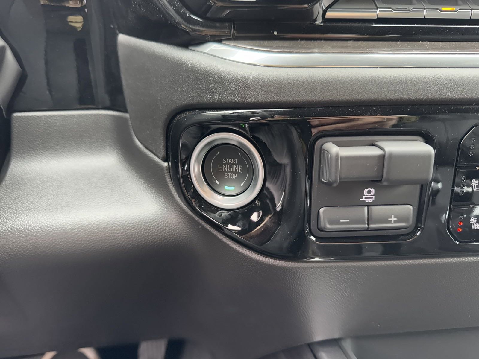 New 2025 Chevrolet Silverado 1500 LTZ w/ Technology Package image 24