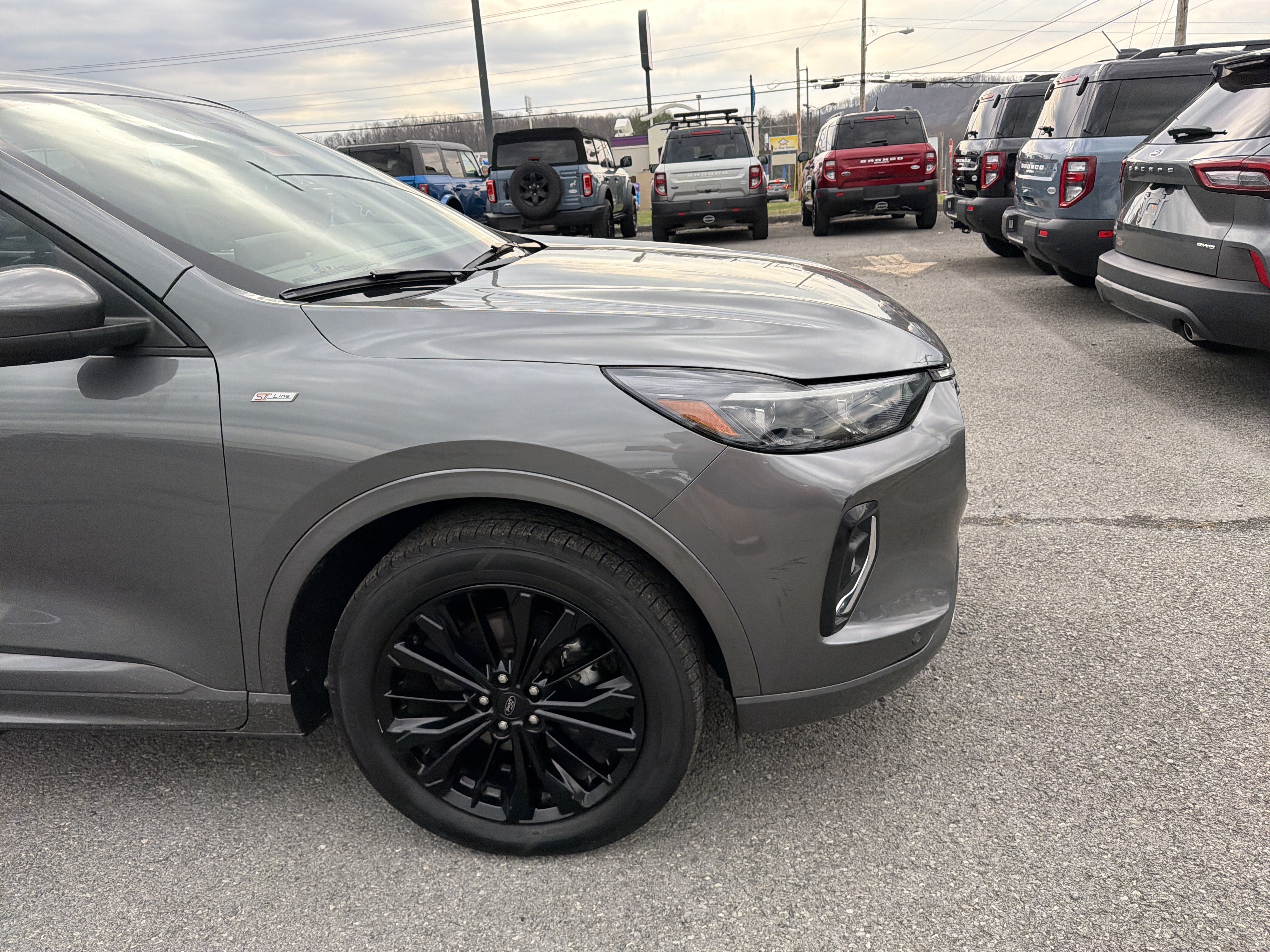 Used 2023 Ford Escape ST-Line Elite AWD/4WD image 4