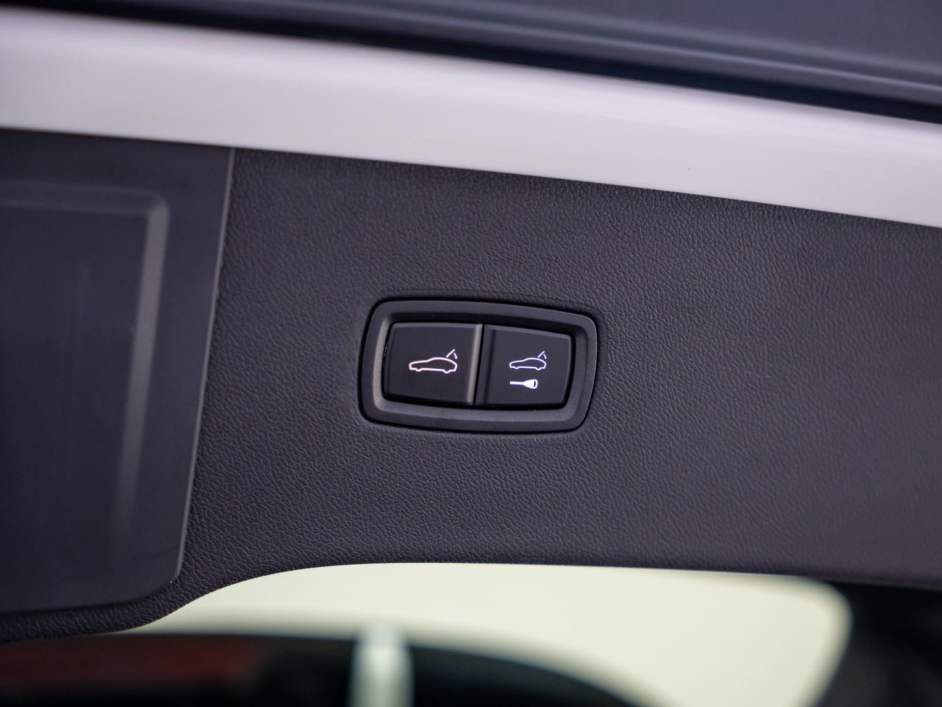 Certified 2025 Porsche Cayenne GTS AWD/4WD image 32