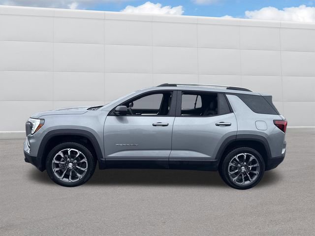 Used 2026 GMC Terrain Elevation w/ Elevation Premium Package image 2