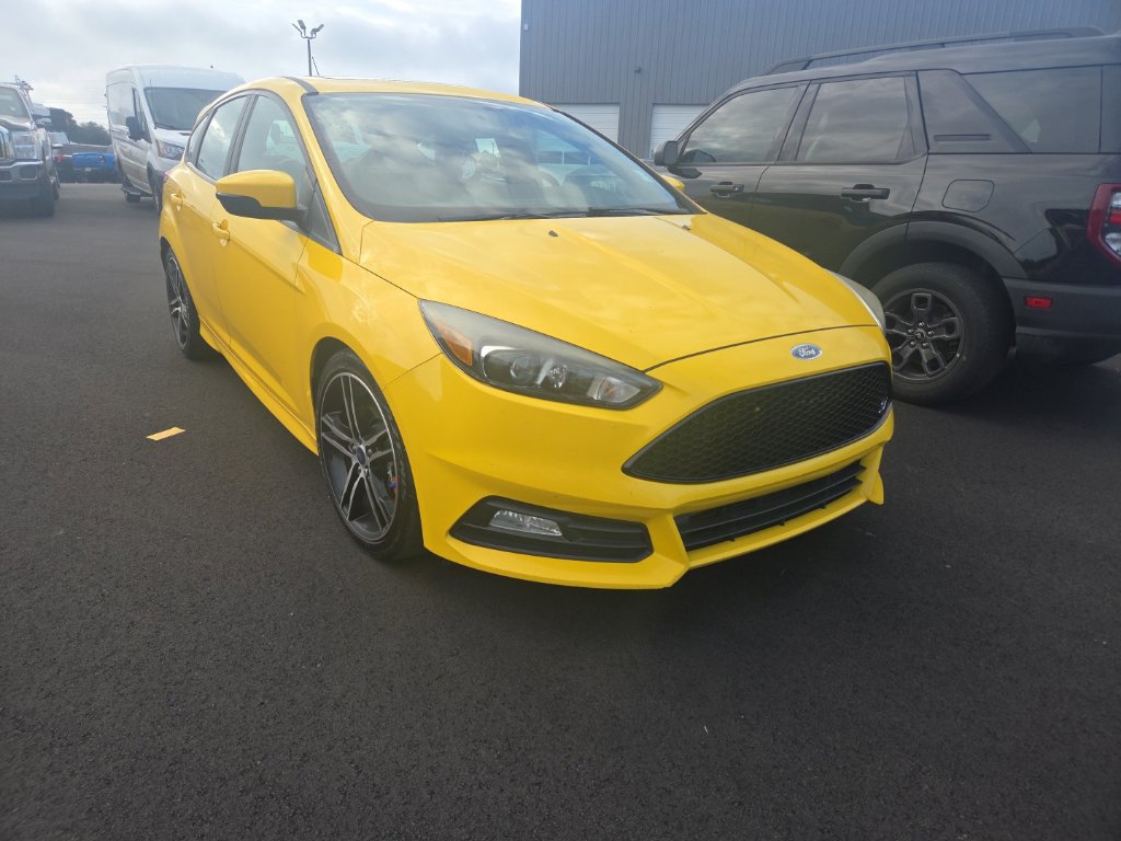 Used 2017 Ford Focus ST w/ Equipment Group 401A FWD image 13