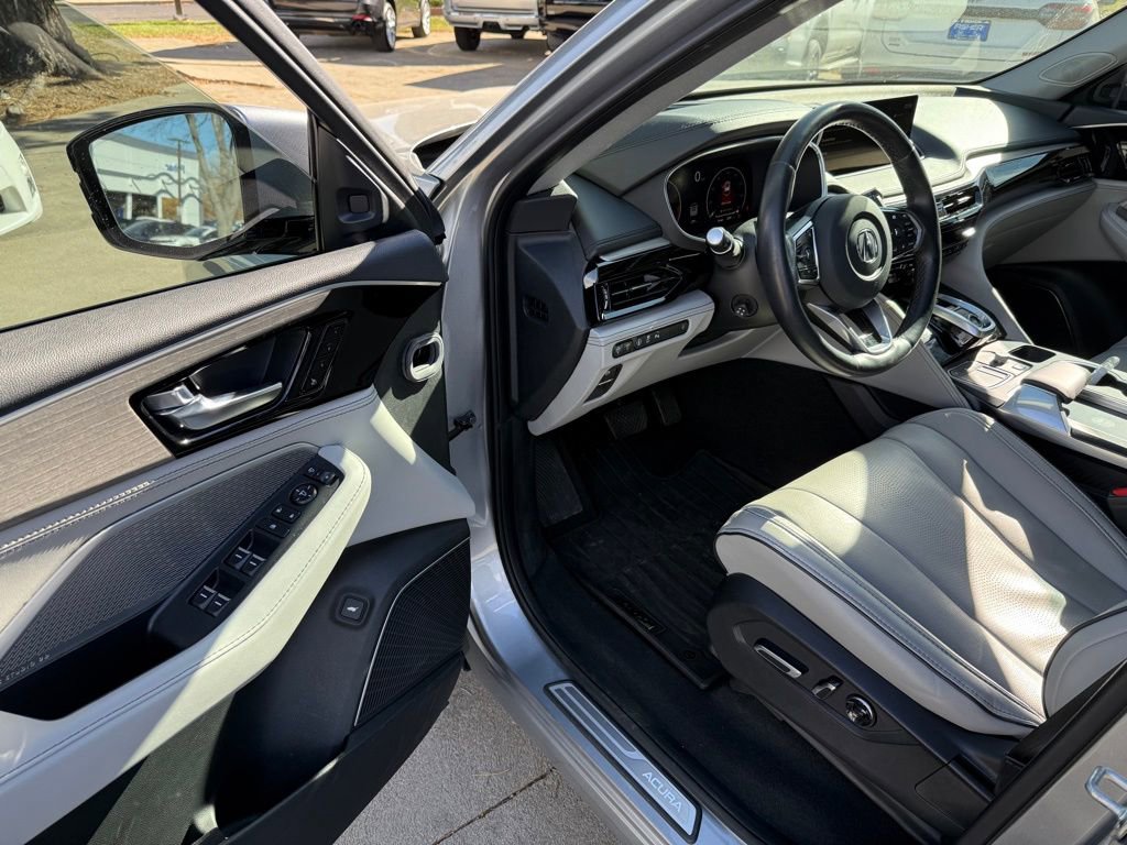 Used 2023 Acura MDX SH-AWD w/ Advance Package image 11