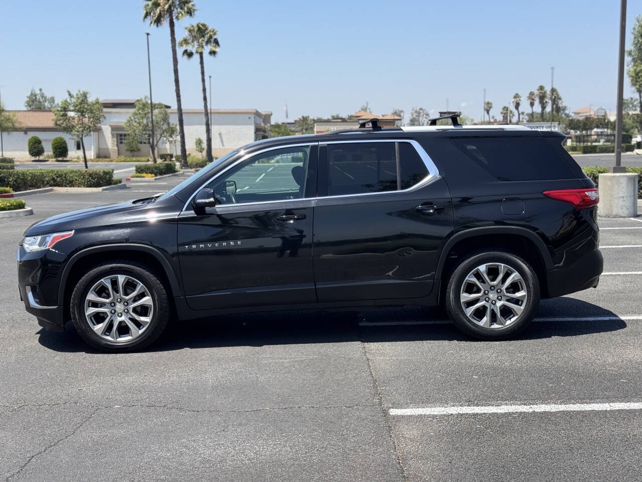 Used 2018 Chevrolet Traverse LT FWD image 4