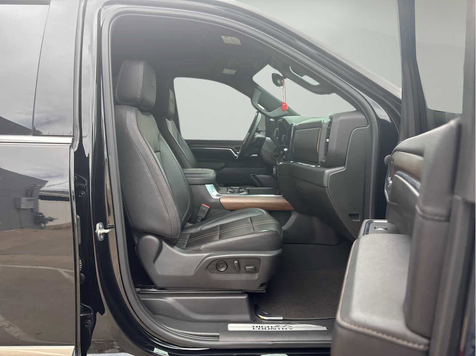 Used 2024 Chevrolet Silverado 2500 High Country w/ High Country Premium Package image 16