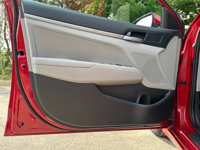 Used 2017 Hyundai Elantra SE w/ Cargo Package FWD image 12