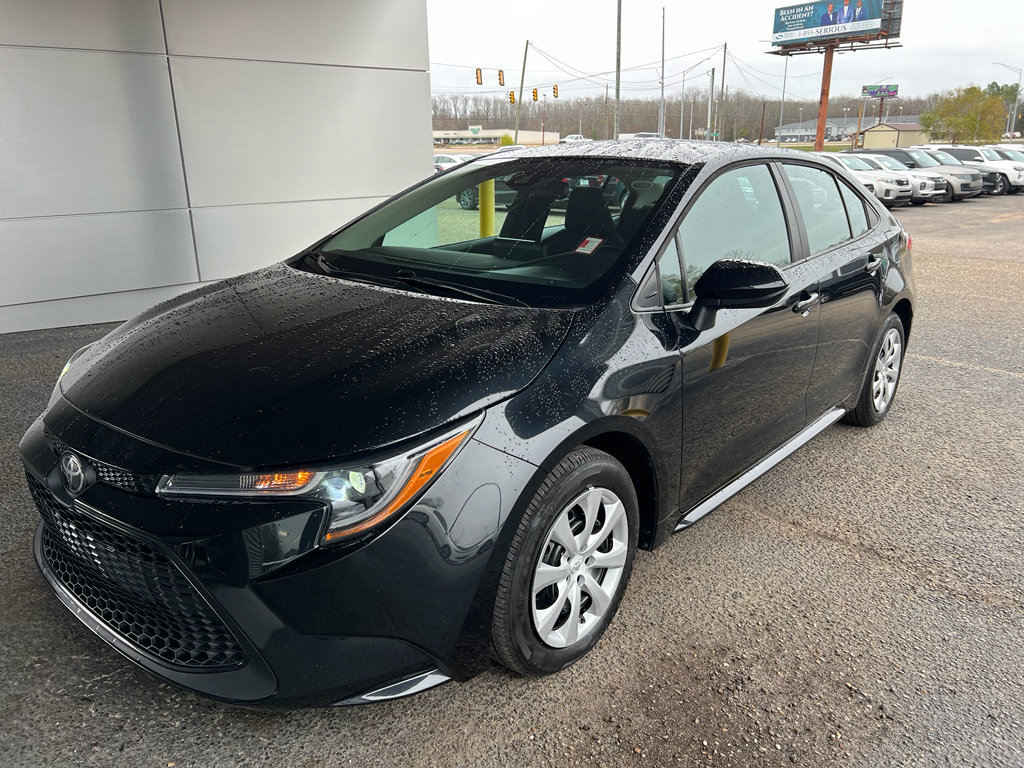 Used 2022 Toyota Corolla LE image 1