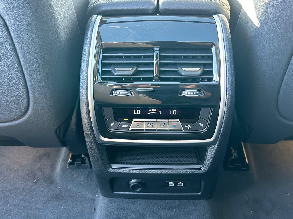 New 2027 BMW X7 xDrive40i w/ Premium Package AWD/4WD image 35
