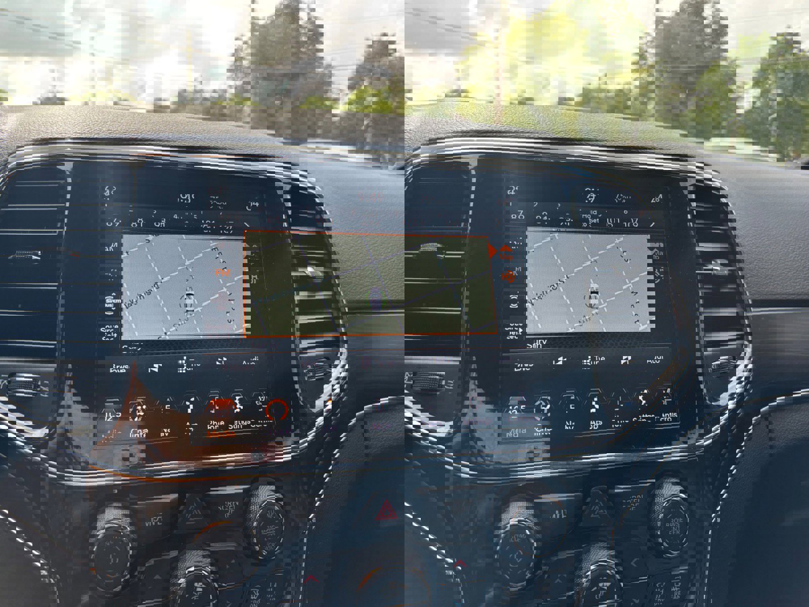 Used 2022 Jeep Grand Cherokee Limited image 35