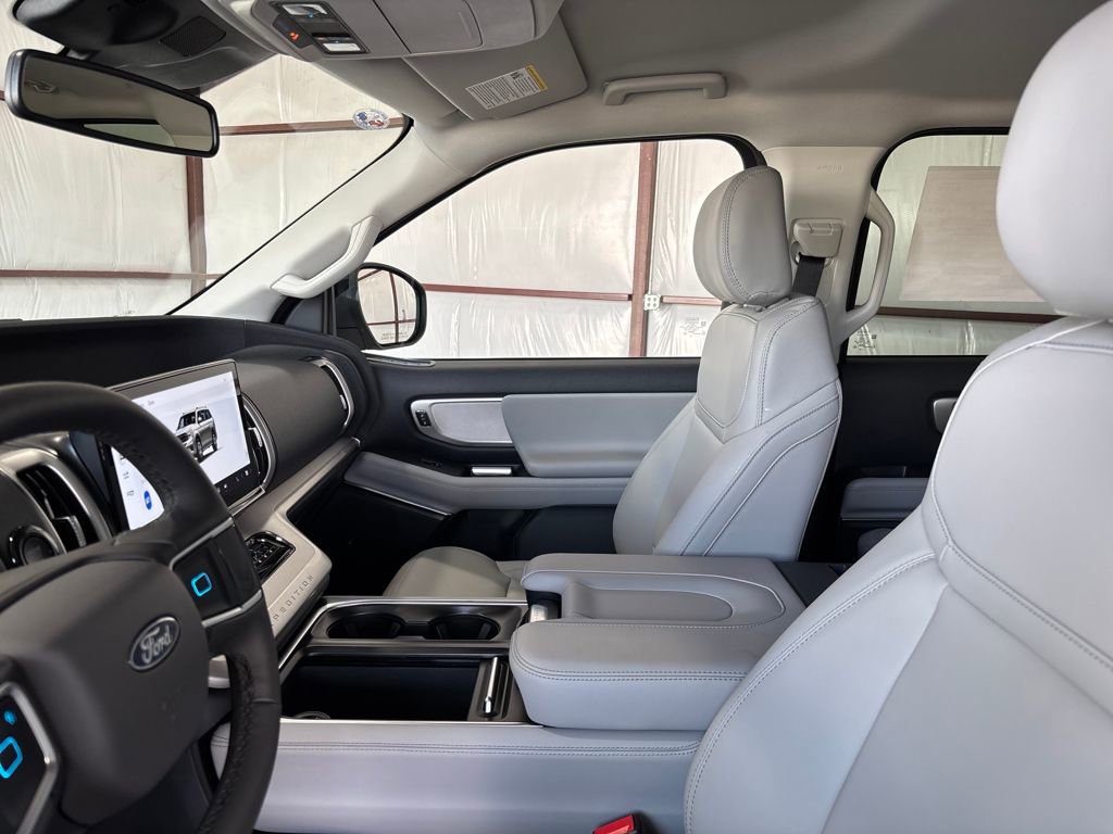 New 2026 Ford Expedition Active image 11