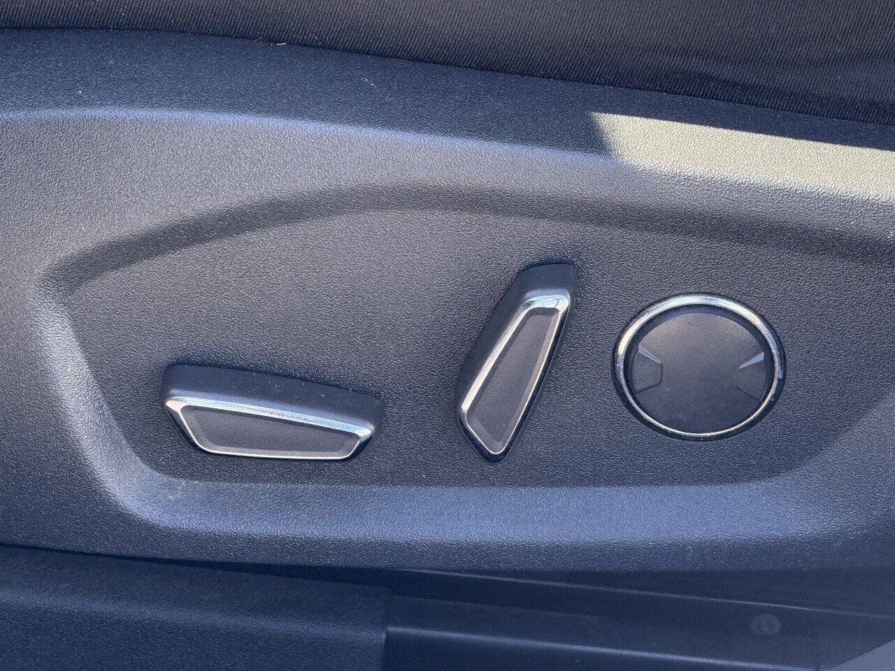 Used 2016 Ford Fusion SE FWD image 7
