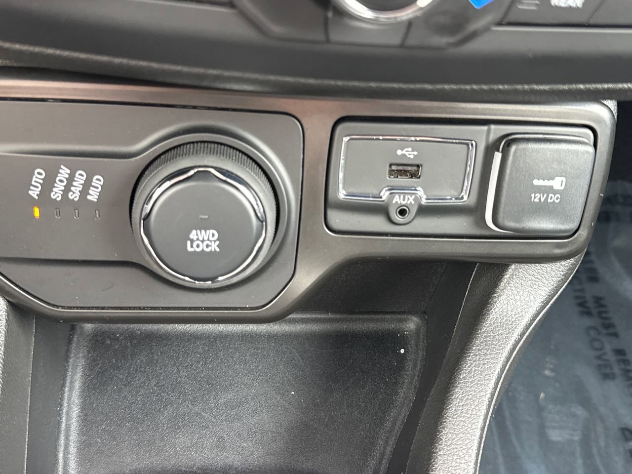 Used 2022 Jeep Renegade Latitude w/ Convenience Group AWD/4WD image 23
