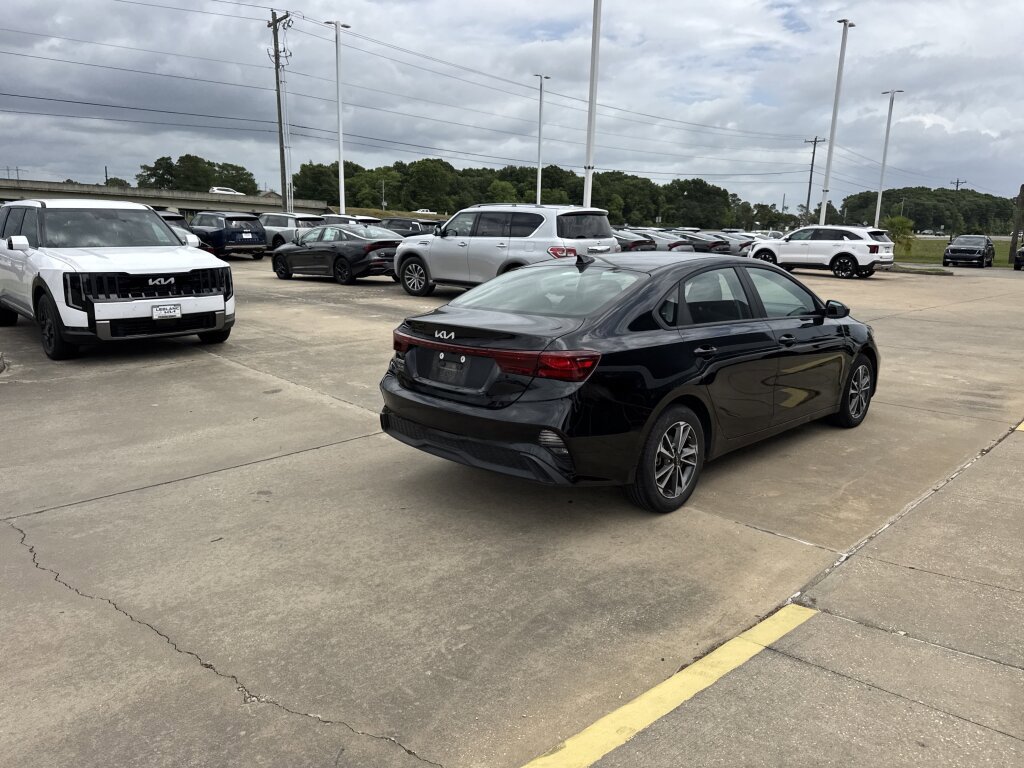 Certified 2024 Kia Forte LXS FWD image 14