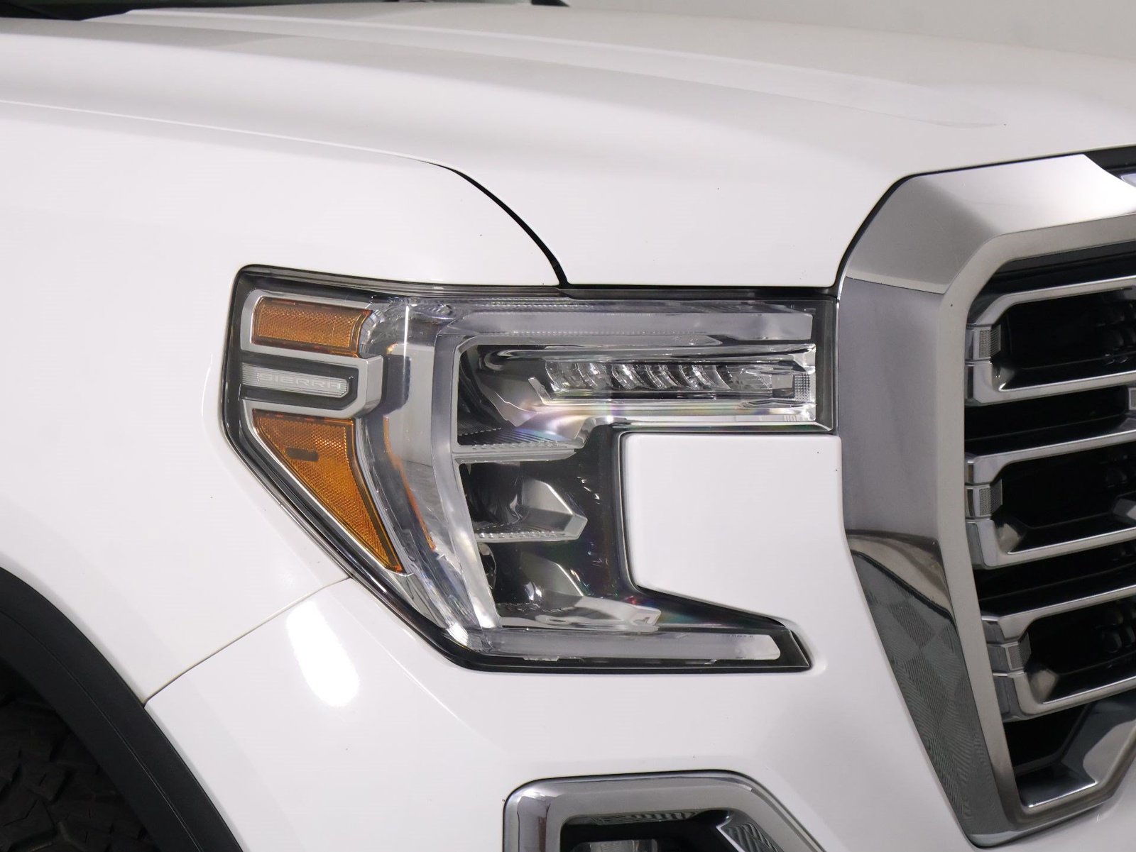 Used 2019 GMC Sierra 1500 SLT w/ SLT Premium Plus Package AWD/4WD image 24