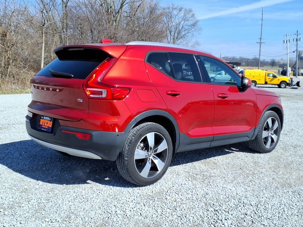 Used 2019 Volvo XC40 T4 Momentum image 7