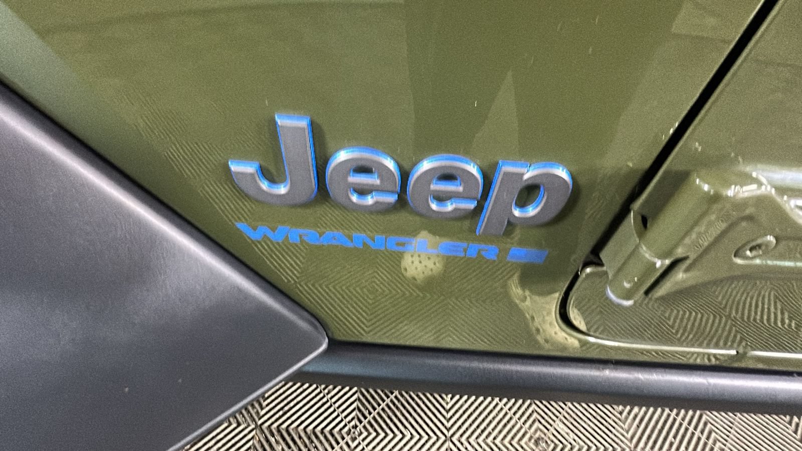 Used 2023 Jeep Wrangler Unlimited w/ Cold Weather Group AWD/4WD image 11