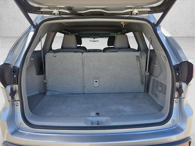 Used 2016 Toyota Highlander XLE FWD image 6