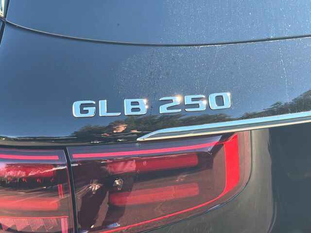 Used 2025 Mercedes-Benz GLB 250 image 36