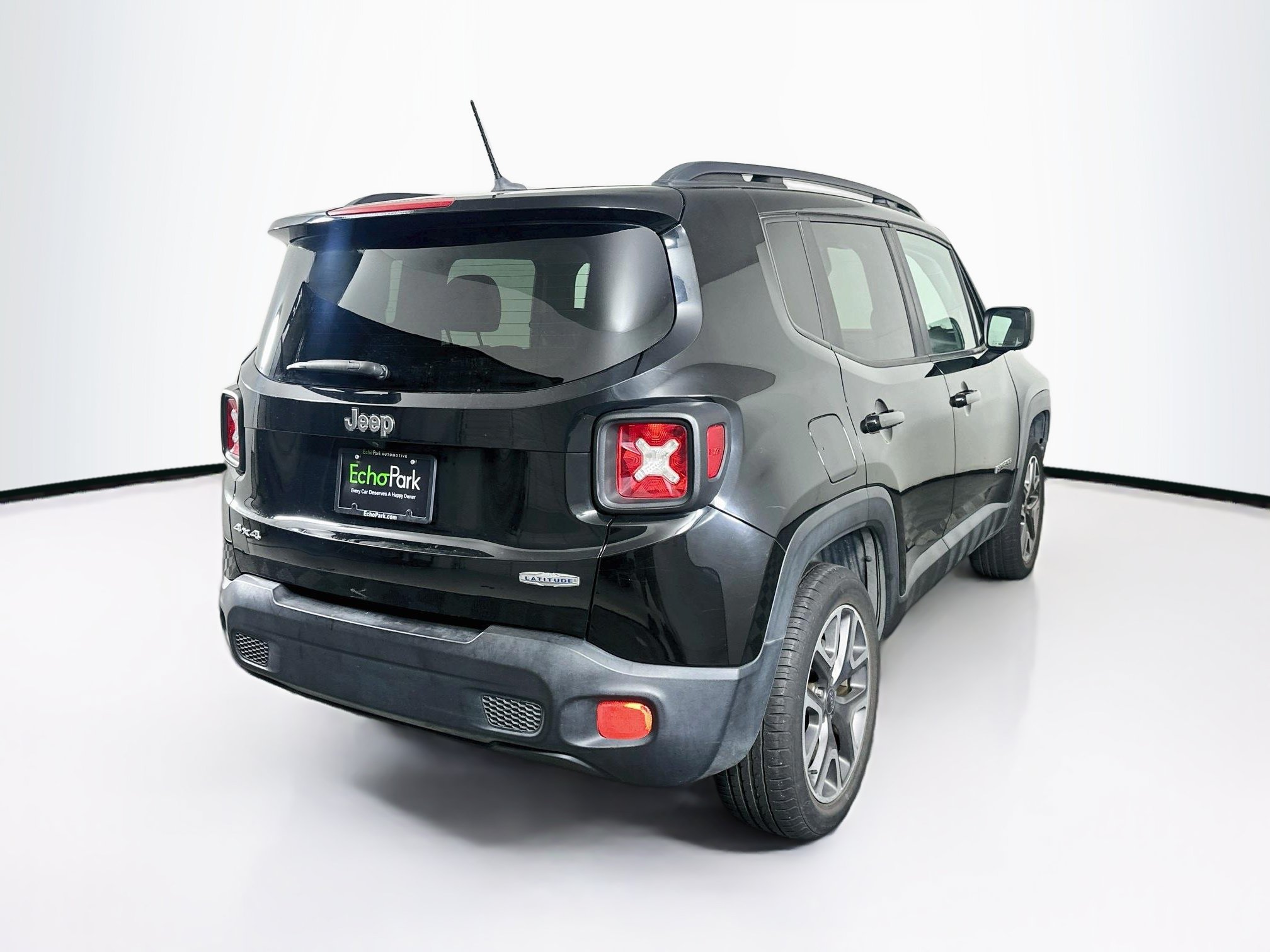 Used 2017 Jeep Renegade Latitude w/ Safety & Security Group (ALP) AWD/4WD image 9