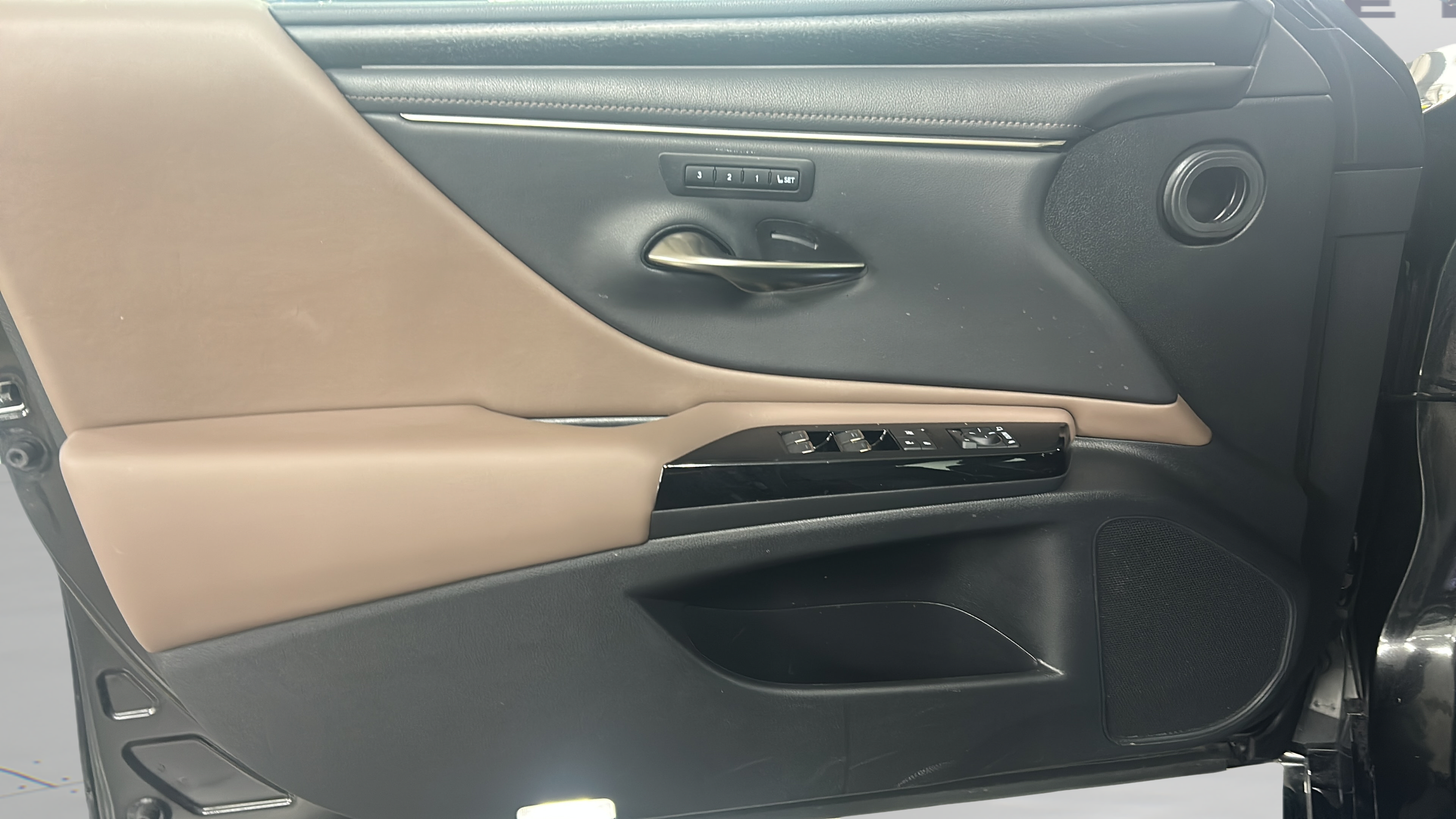Used 2023 Lexus ES 350 w/ Premium Package FWD image 13