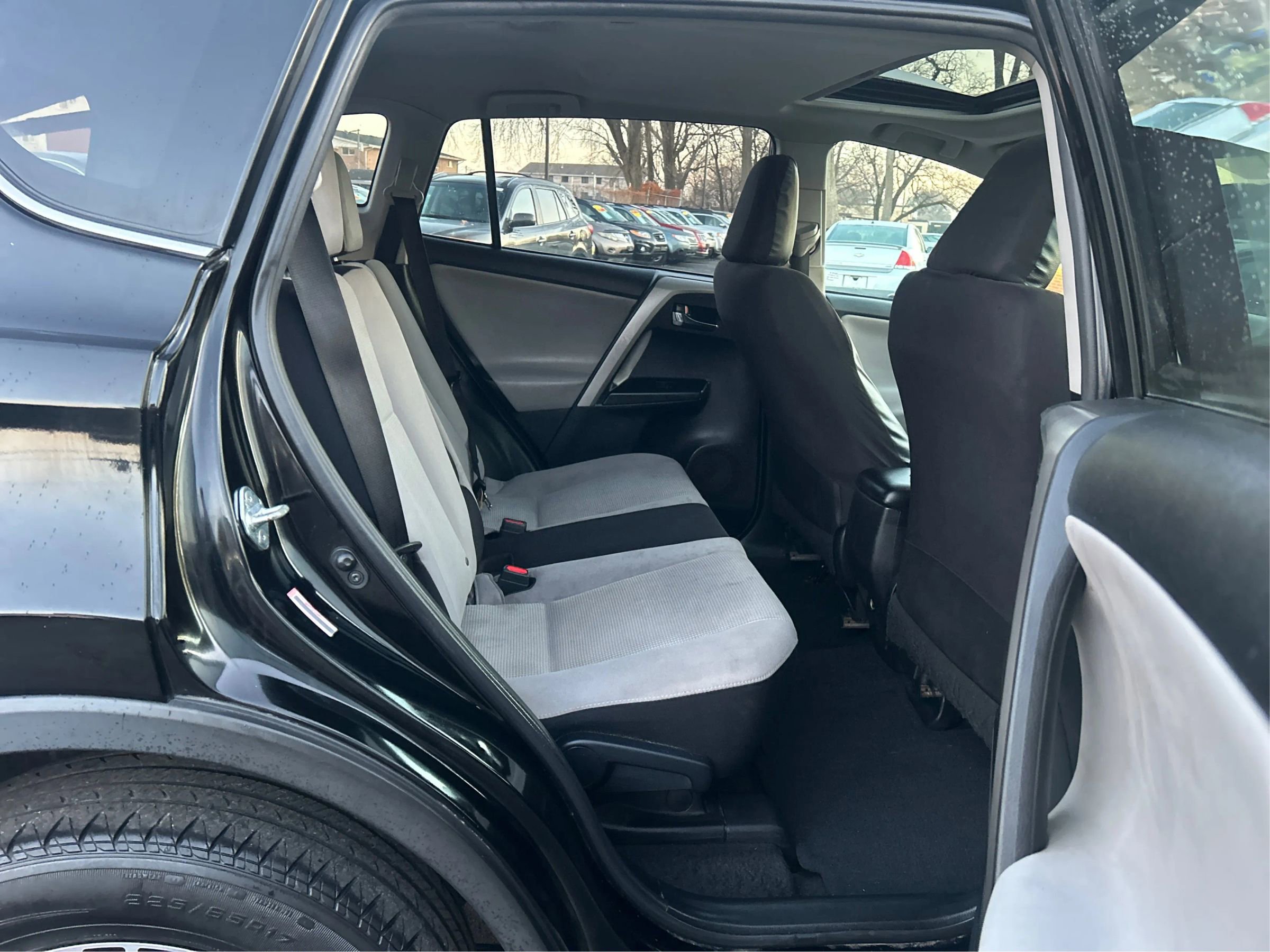 Used 2016 Toyota RAV4 XLE image 25