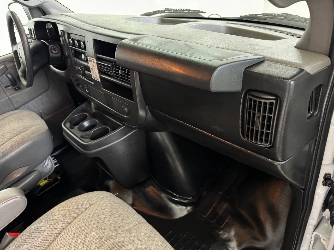 Used 2017 GMC Savana 2500 image 65