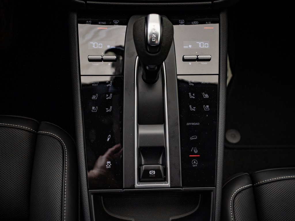 New 2026 Porsche Macan Turbo image 39