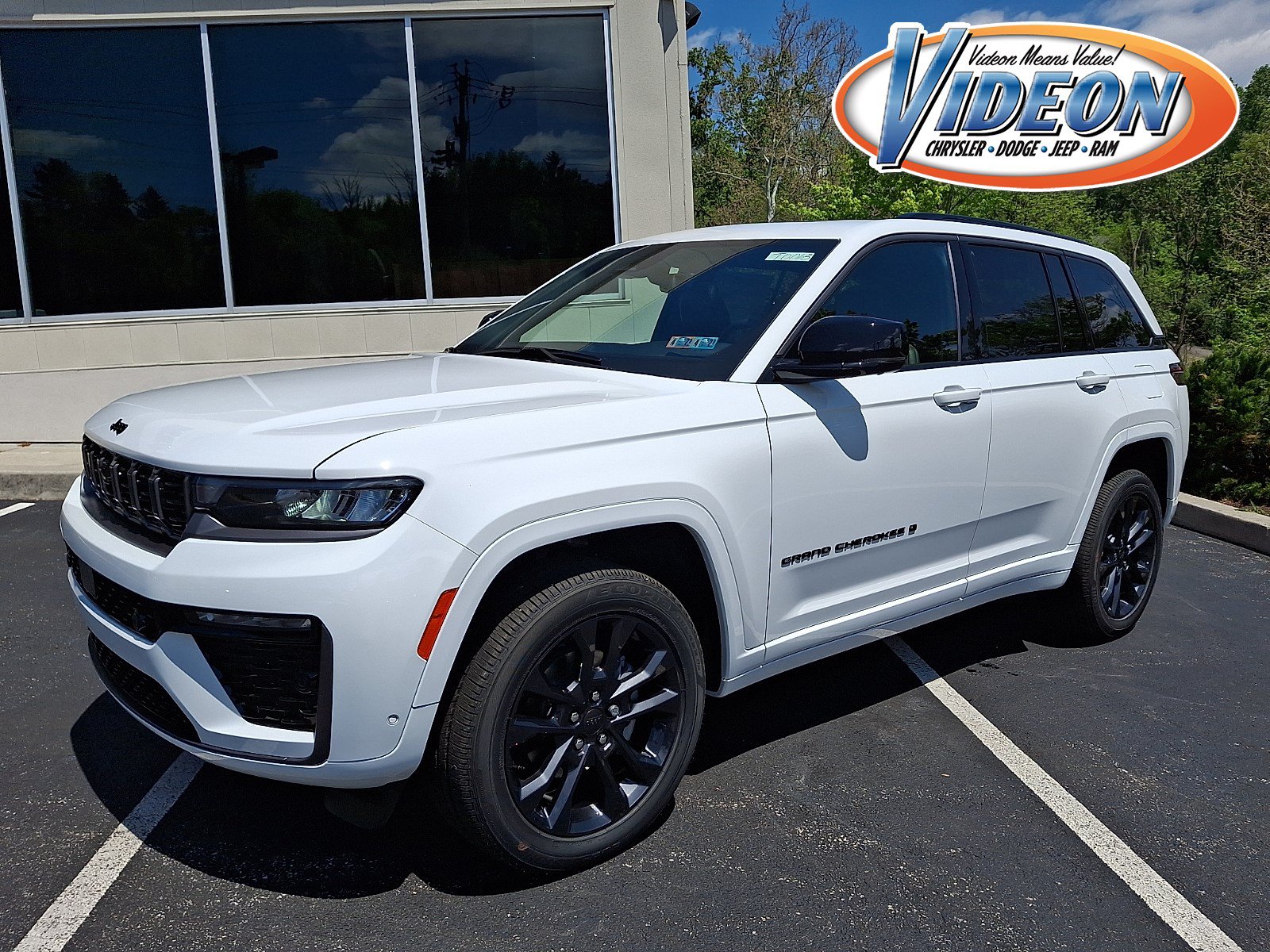 New 2026 Jeep Grand Cherokee Limited AWD/4WD image 1