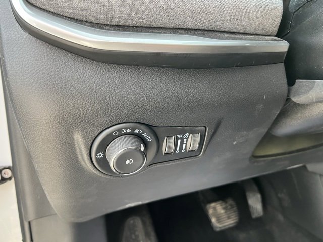 Used 2025 Jeep Compass Latitude image 27