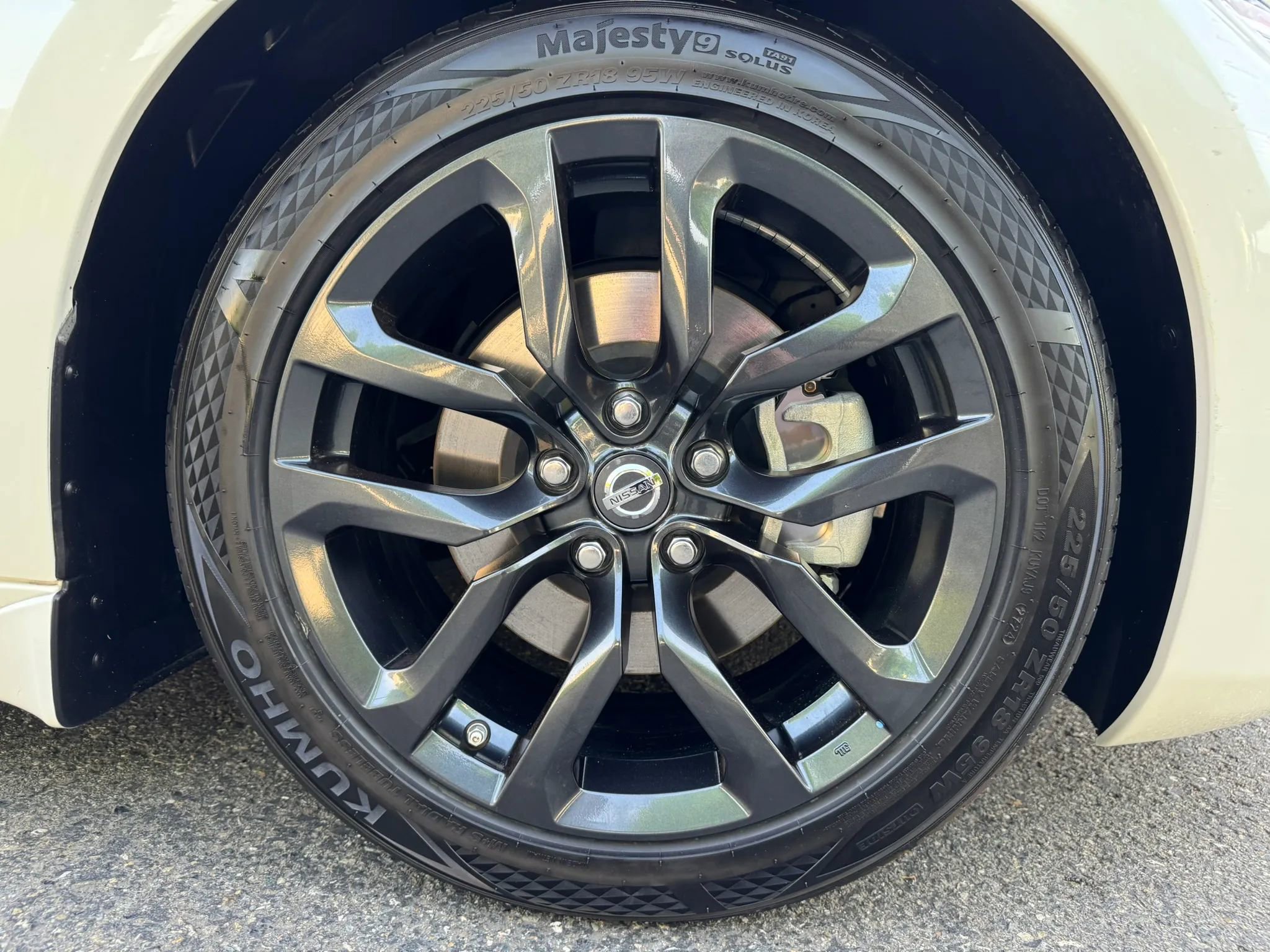 Used 2015 Nissan 370Z Roadster RWD image 19