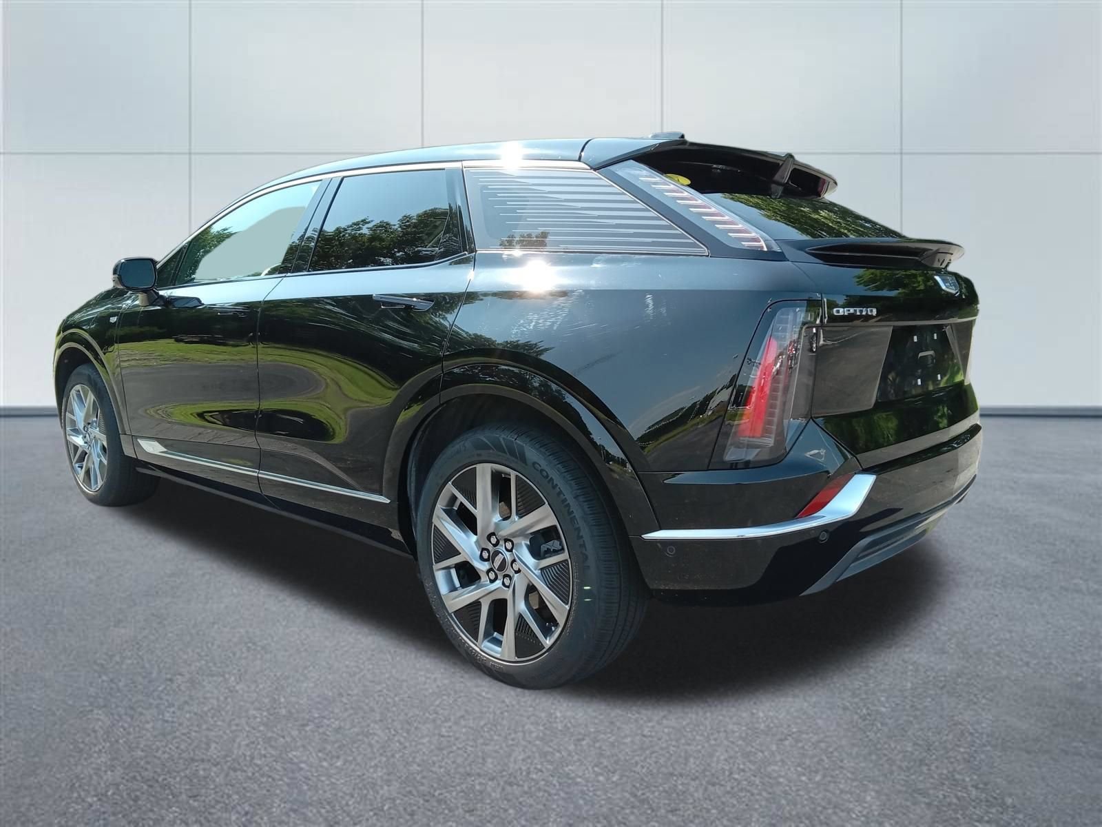 Used 2025 Cadillac Optiq Luxury 1 AWD/4WD image 3