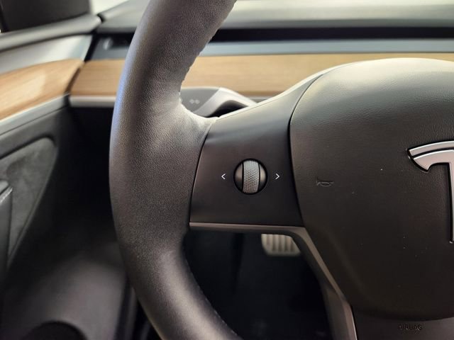 Used 2024 Tesla Model Y Performance image 25