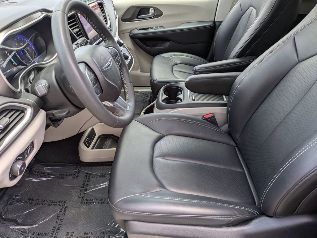 Used 2024 Chrysler Pacifica Touring-L FWD image 23