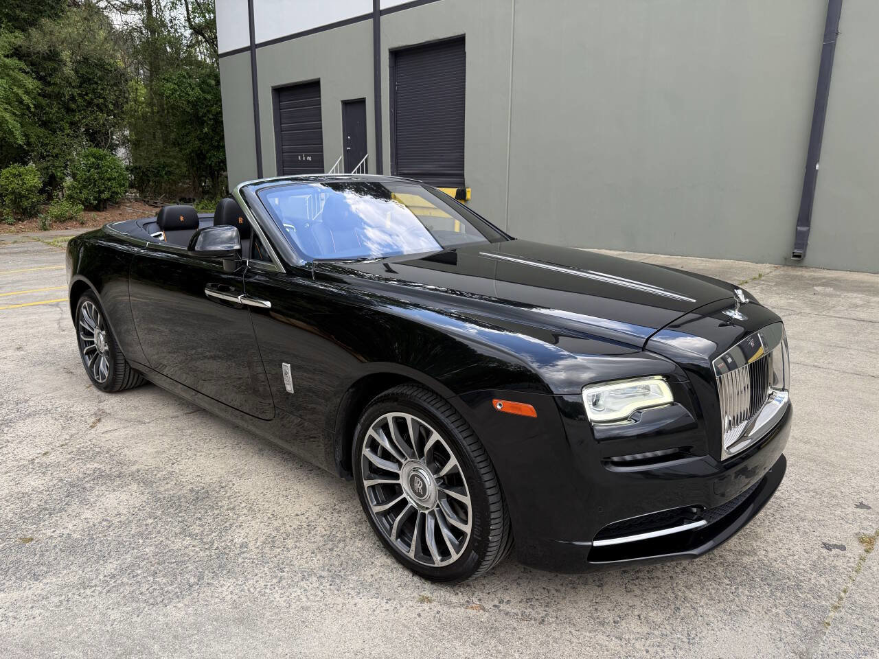 Used 2018 Rolls-Royce Dawn image 24