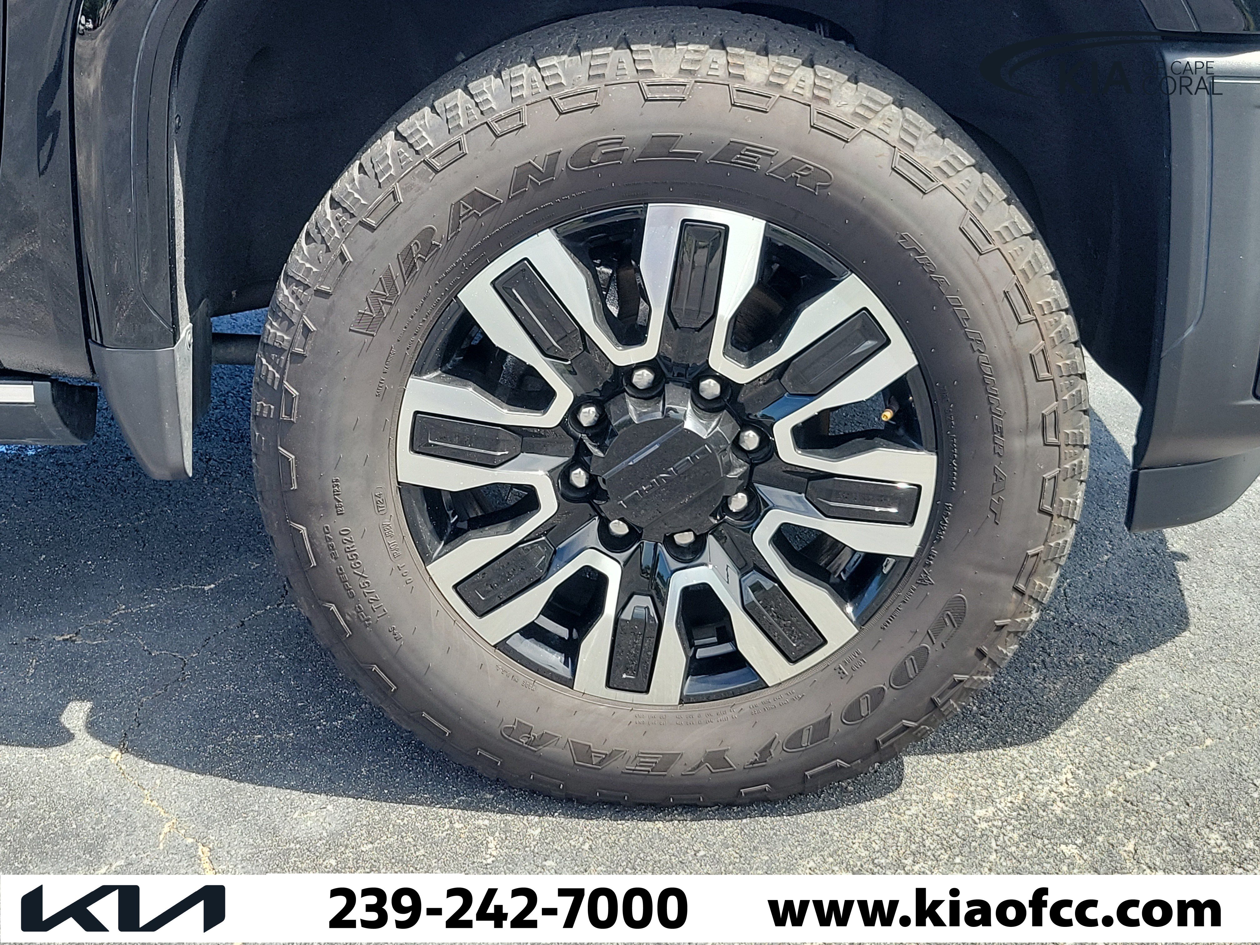Used 2024 GMC Sierra 3500 Denali Ultimate AWD/4WD image 7