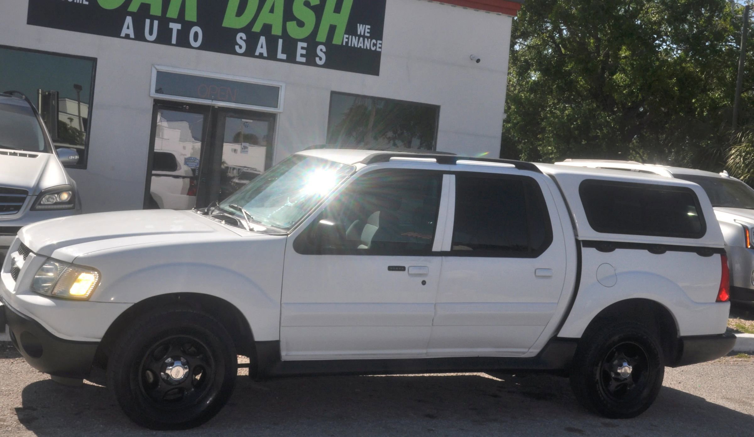 Used 2004 Ford Explorer Sport Trac XLT AWD/4WD image 11