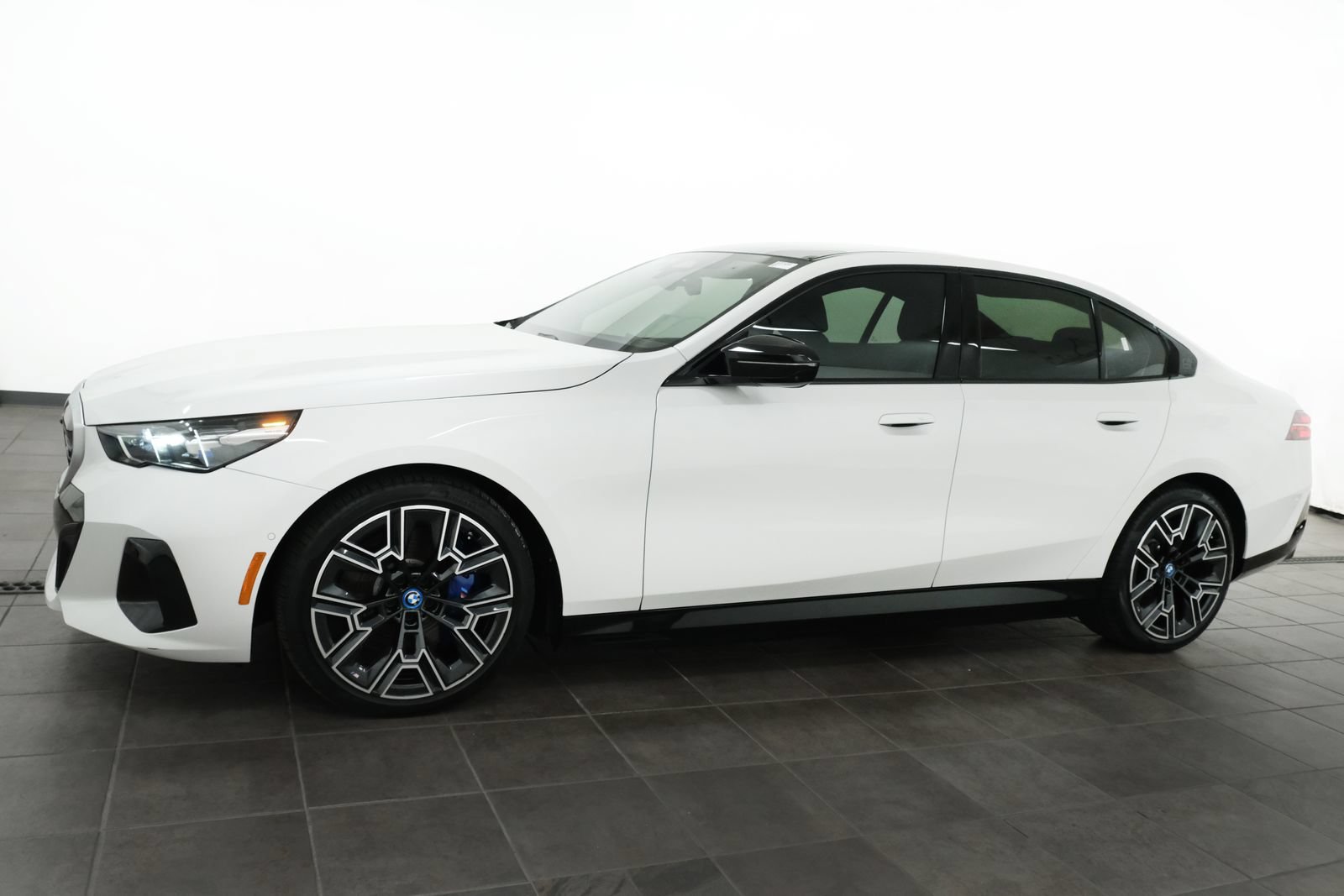 Used 2024 BMW i5 M60 w/ Premium Package AWD/4WD image 3