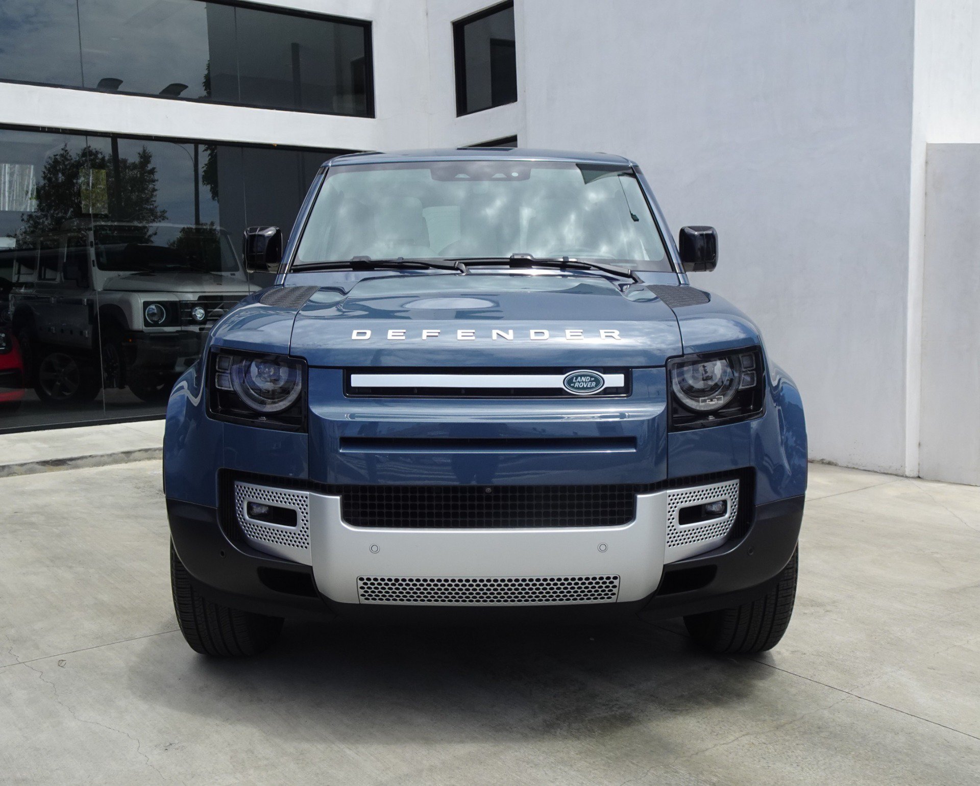 Used 2024 Land Rover Defender 110 S AWD/4WD image 2