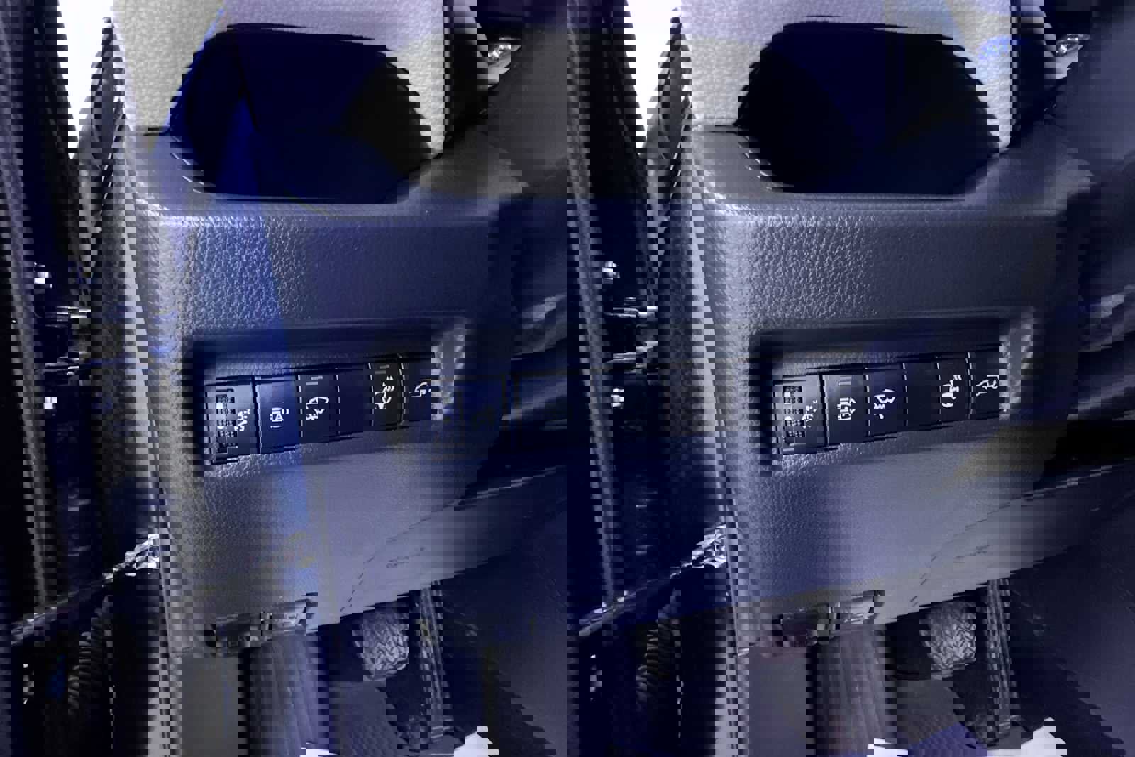 Used 2020 Toyota RAV4 XLE Premium image 15