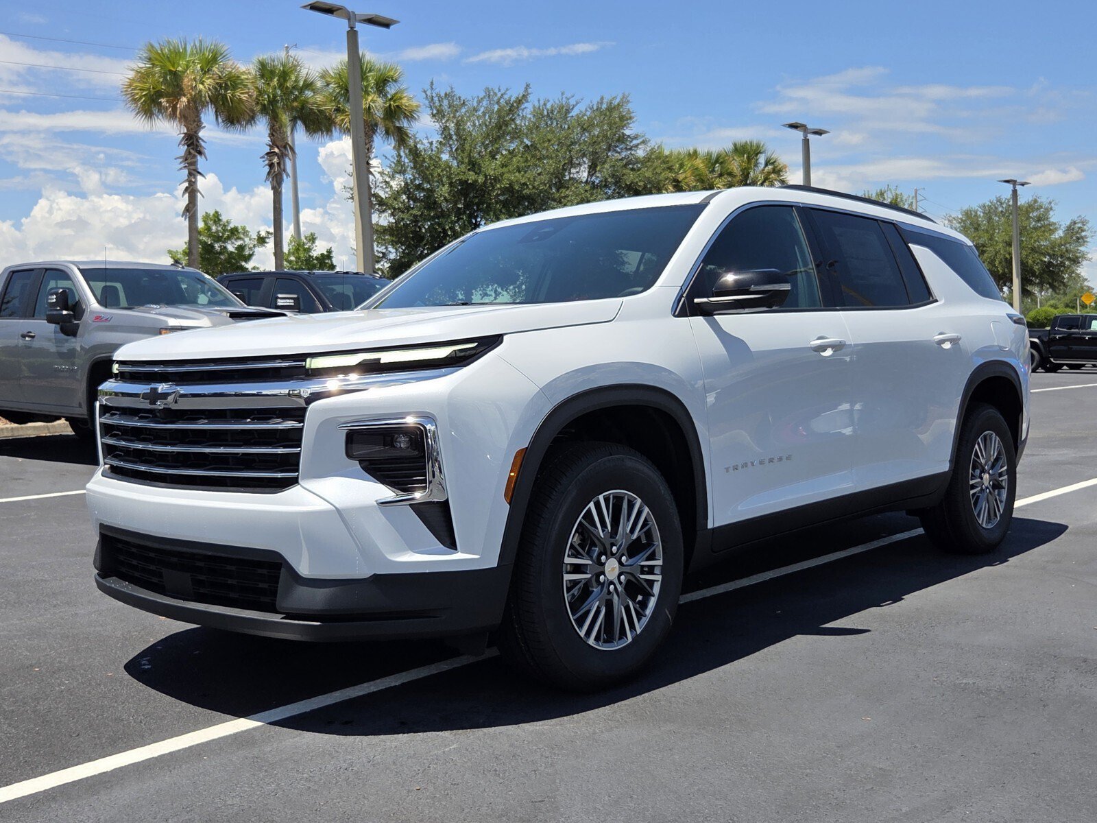 New 2026 Chevrolet Traverse LT w/ Driver Confidence Package AWD/4WD image 2
