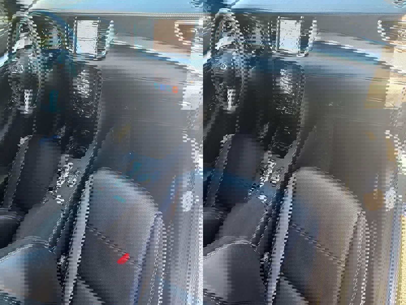 Used 2022 INFINITI QX50 Sensory image 11