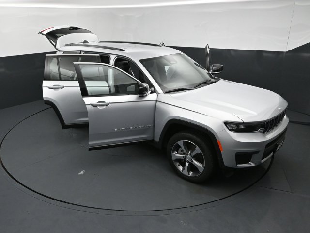 Used 2025 Jeep Grand Cherokee L Limited AWD/4WD image 28
