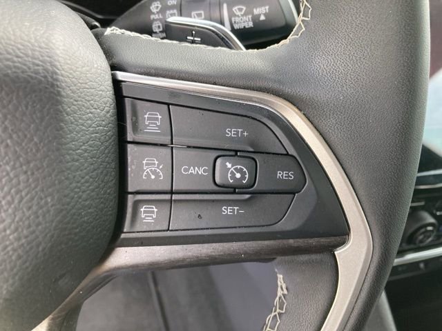 Used 2025 Jeep Grand Cherokee L Limited w/ Black Appearance Package AWD/4WD image 23