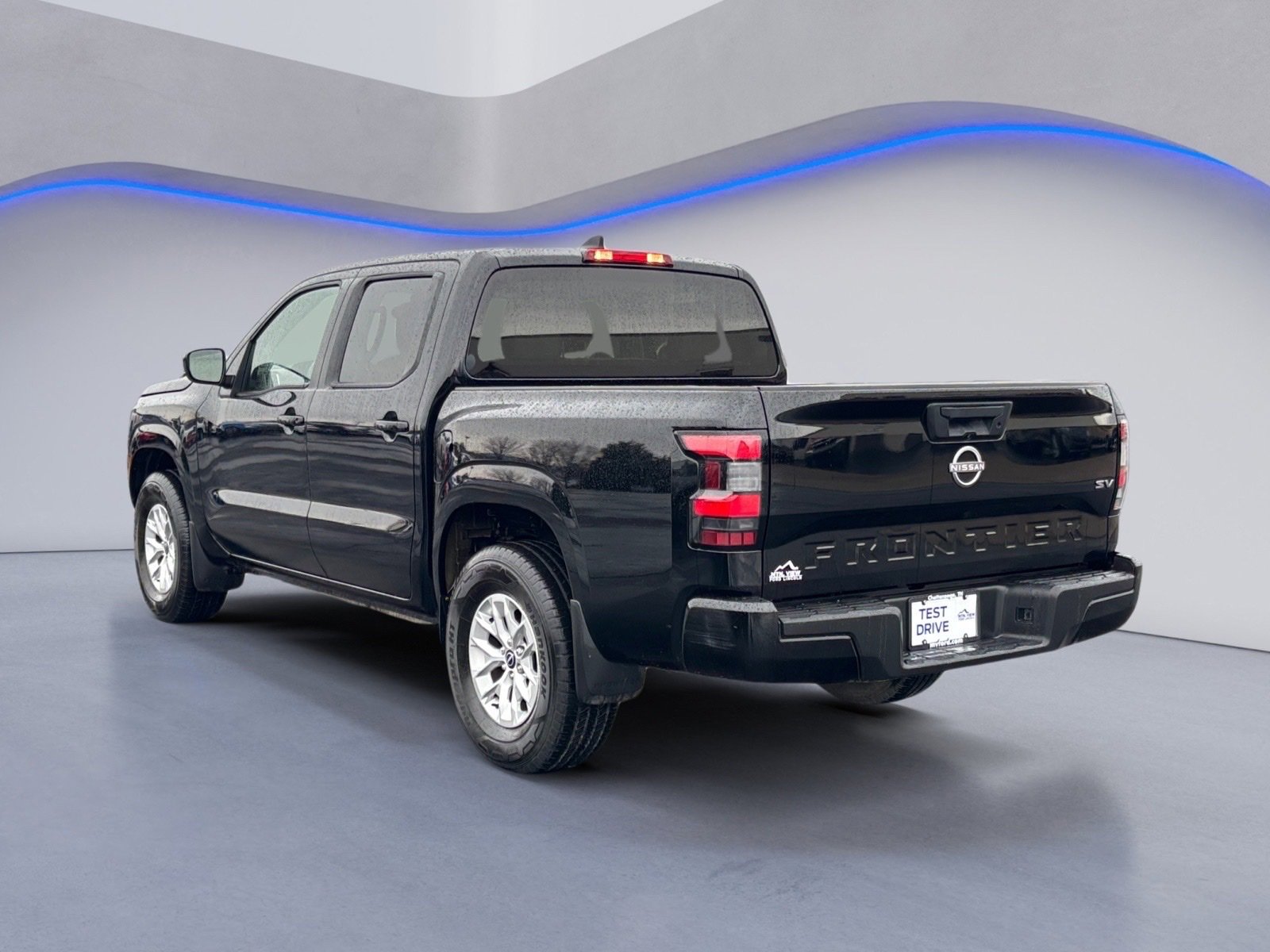 Used 2024 Nissan Frontier SV image 11