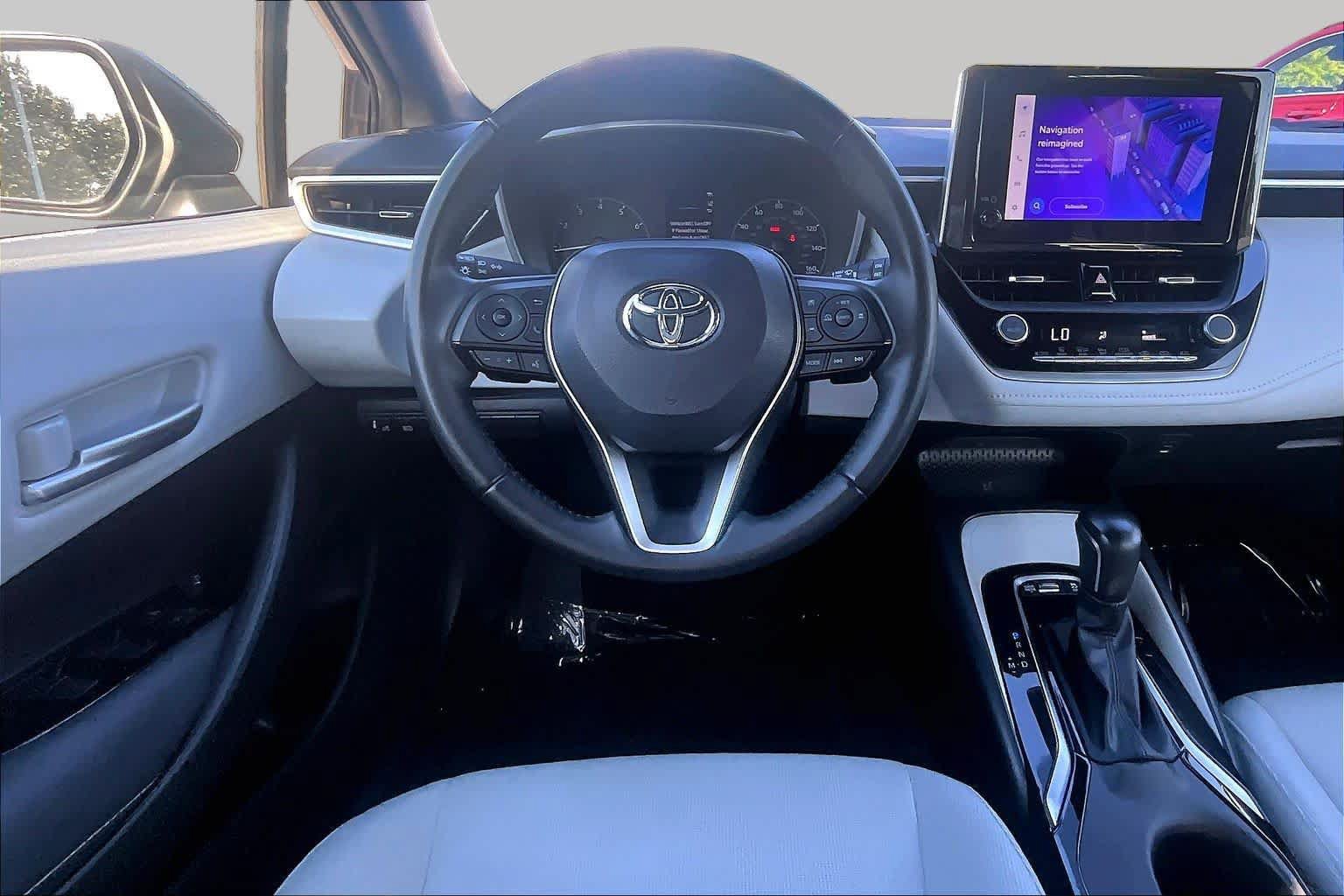 Used 2023 Toyota Corolla SE FWD image 6