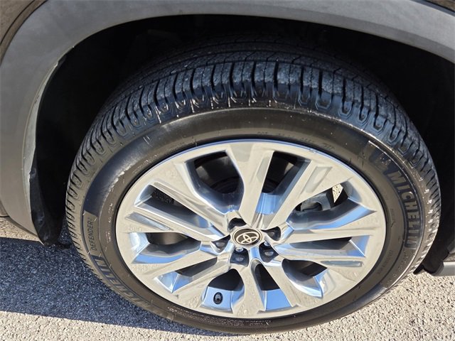 Used 2022 Toyota Highlander Limited image 10