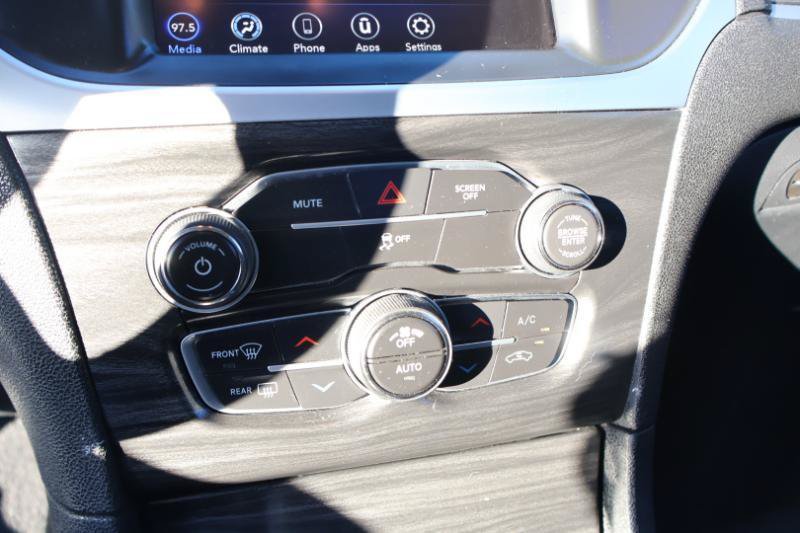 Used 2022 Chrysler 300 Touring w/ Sport Appearance Package RWD image 17