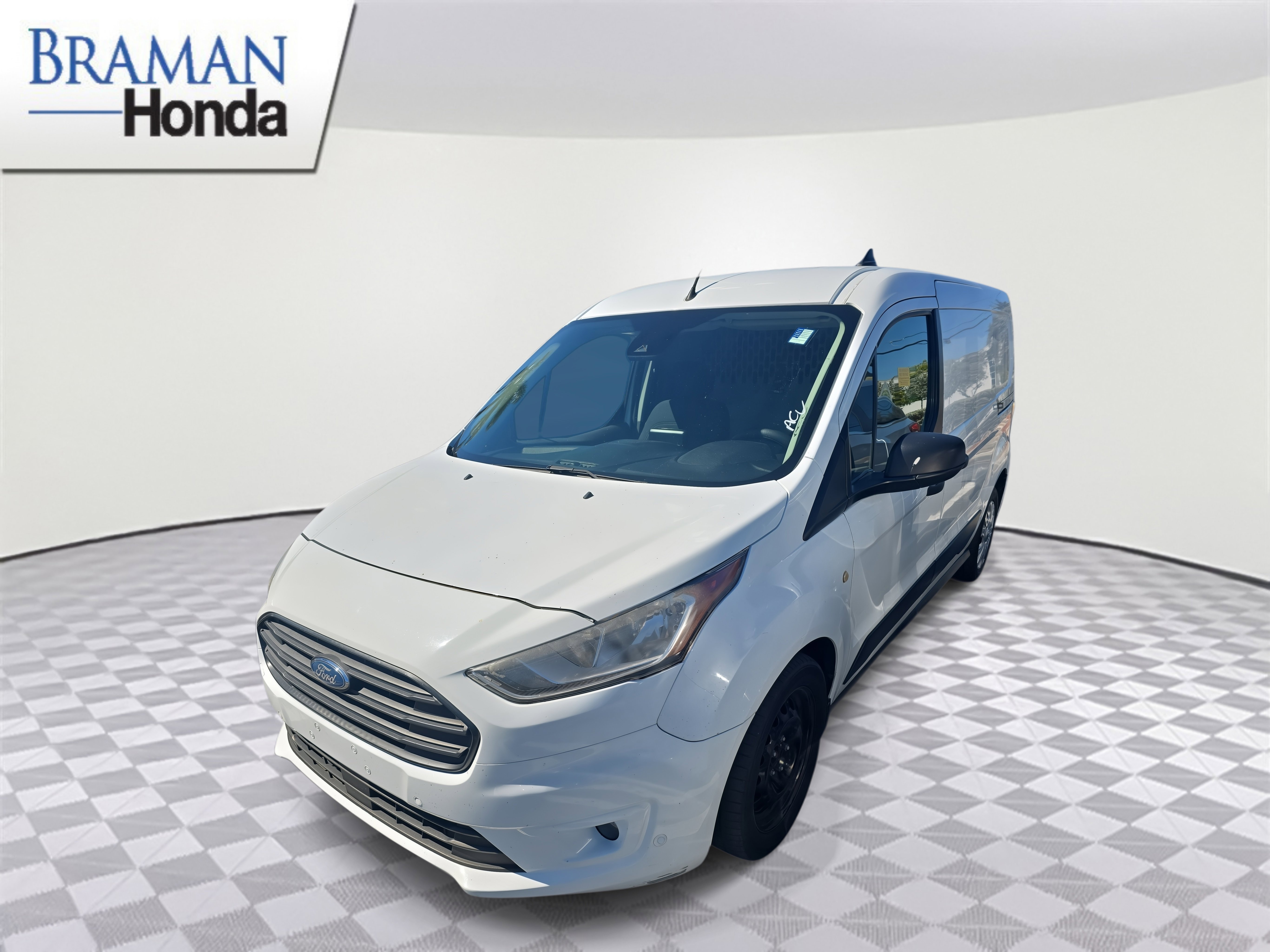 Used 2019 Ford Transit Connect XLT w/ Driver-Assist Package image 2