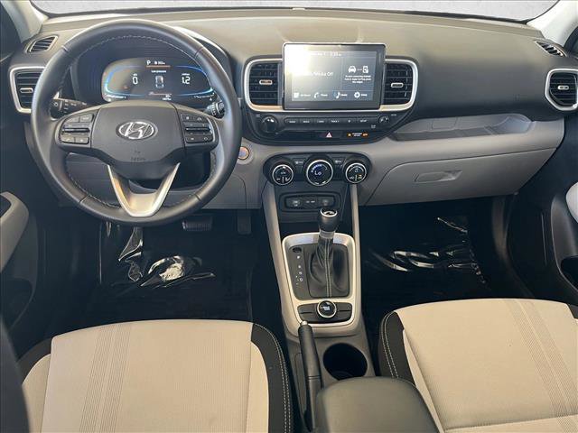 Used 2025 Hyundai Venue SEL image 11